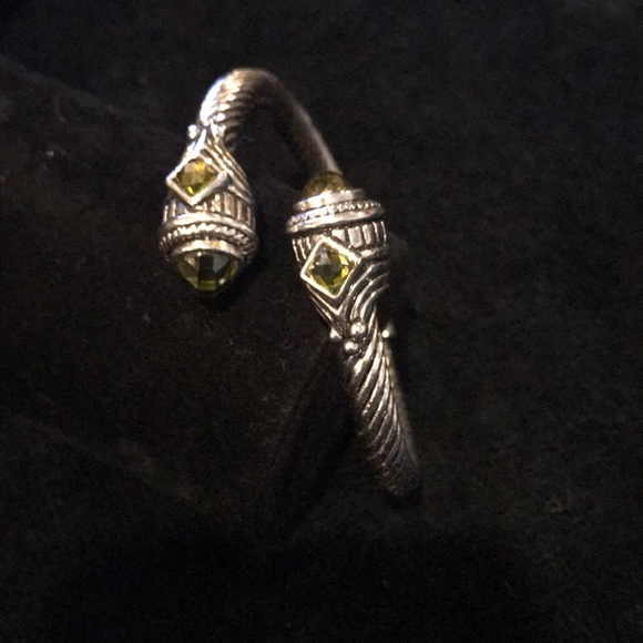 Silver cuff w/ green andalusite crystal bracelet - Picture 2 of 8